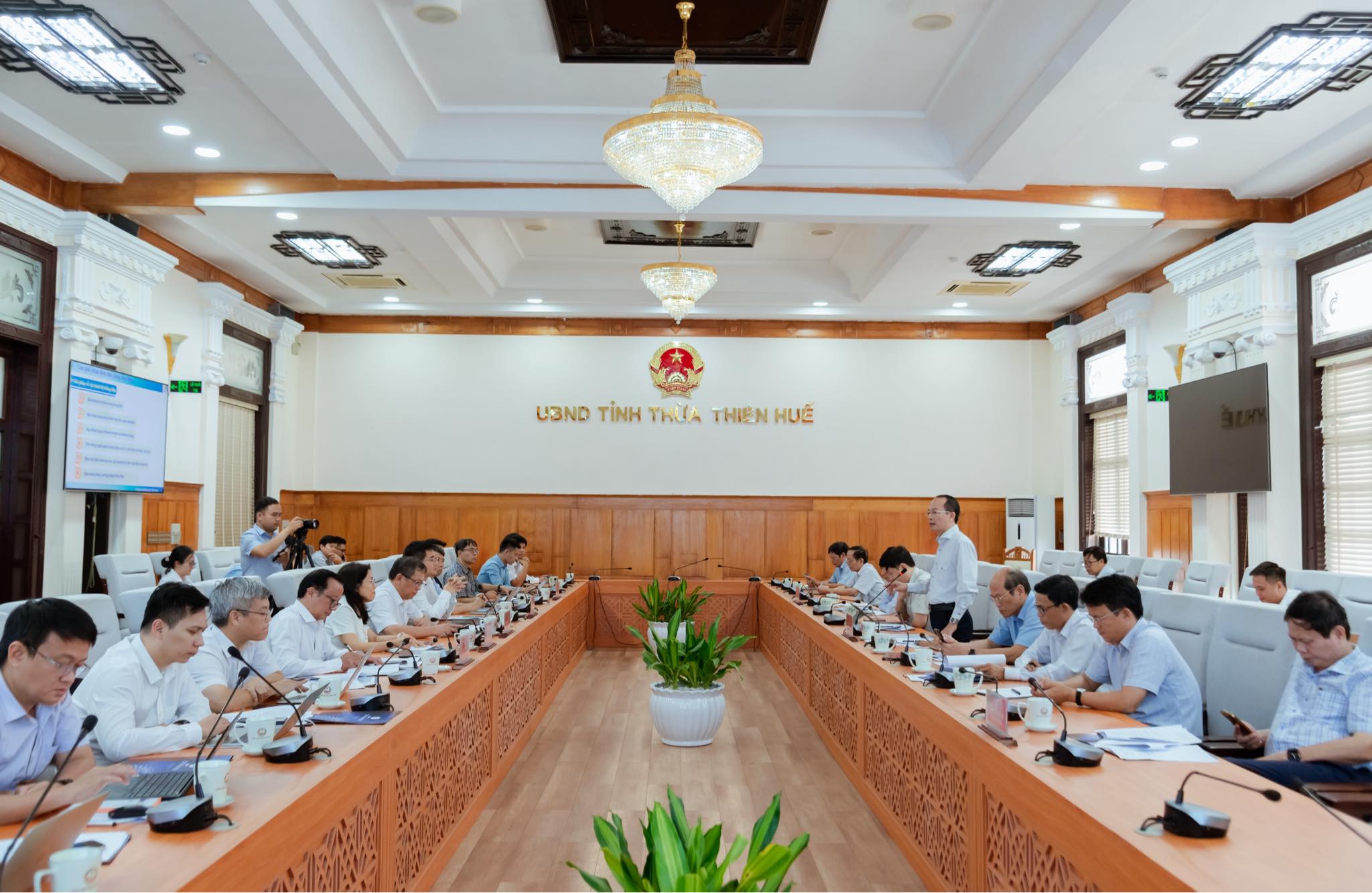 Leaders of EVN and Thua Thien Hue province work on power supply and